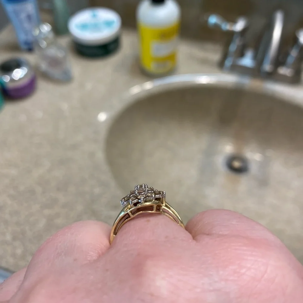 10k yellow gold diamond ring - Picture 4 of 8
